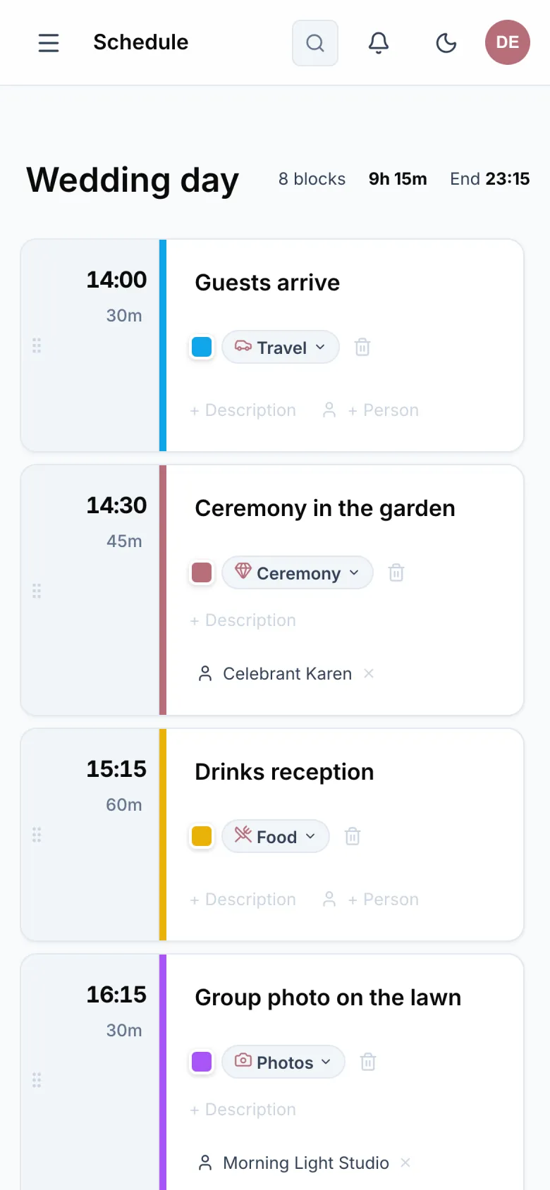 The wedding day schedule on a phone, from the guests' arrival to the party.